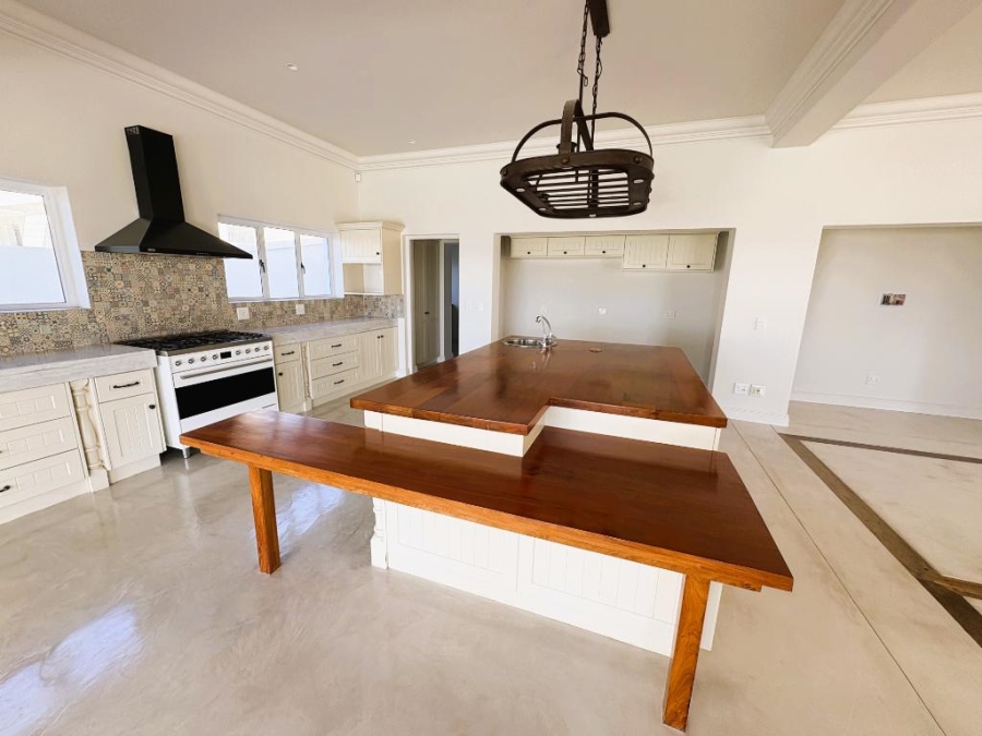 5 Bedroom Property for Sale in Whale Rock Western Cape